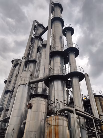 Linea di produzione di etanolo che utilizza tuberi di manioca come materia prima